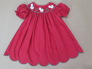 Robe de Noël rouge smockée pour petite fille, avec broderie Père Noël et houx, ourlet festonné et manches bouffantes - Product Image 1