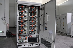 Armoire de stockage connectée au réseau 105 kW 215 kWh avec système solaire photovoltaïque connecté au réseau et batterie 215 kWh - Product Image 3