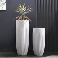 Ventes en gros de pots à fleurs modernes pour la décoration de la maison, pots à fleurs hauts de 70 à 90 cm, en ciment blanc pour l'intérieur, pour fleurs artificielles et utilisation en jardin