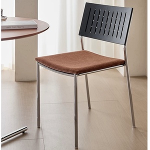 <span class=keywords><strong>Chaise</strong></span> <span class=keywords><strong>de</strong></span> salle à manger moderne nordique avec dossier <span class=keywords><strong>en</strong></span> <span class=keywords><strong>bois</strong></span>, cadre <span class=keywords><strong>en</strong></span> métal empilable, siège <span class=keywords><strong>en</strong></span> tissu pour la maison, l'hôtel ou l'appartement - Product Image 4