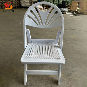 Chaise pliable en résine plastique blanche avec coussin en PU pour événements extérieurs et décorations de mariage - Product Image 2