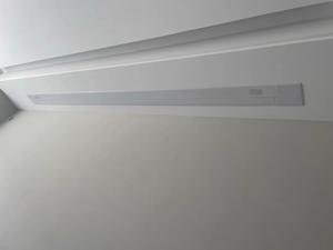 Pantalla de proyección blanca mate montada en el techo oculto 4K de 100 pulgadas HD Auto Lift Home Movies Theatre Pantalla de proyector eléctrica - Product Image 4