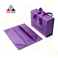 Boîte en papier pliable magnétique écologique personnalisée avec poignée, logo de marque personnalisé, gaufrage à chaud or, revêtement UV, recyclable, réutilisable, fourrure