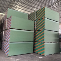 Plaque de plâtre imperméable pour plafond, plaque de plafond insonorisante résistante à l'humidité, matériaux de décoration pour bâtiments commerciaux