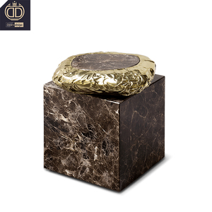 Mesa de esquina de latón con cubo marrón oscuro de alta calidad contemporánea, muebles de sala de estar de diseño moderno italiano de lujo hechos de piedra - Product Image 3