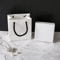 Boîte d'emballage cadeau en carton rigide pour boucles d'oreilles et colliers, boîte de présentation simple et élégante en papier pour colliers et bagues