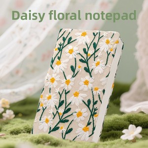 Carnet en tissu brodé mignon et simple A6, portable, avec <span class=keywords><strong>pages</strong></span> vierges et motif petite marguerite, idéal comme cadeau - Product Image 2