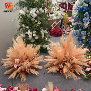 Arche florale artificielle en palmier, design moelleux et personnalisé, couleur champagne, pour décorations de mariage et de fêtes. - Product Image 3