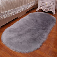 Tapis en peluche blanc tapis de chevet de chambre à coucher plein de décoration de fenêtre d'exposition semblable à de la laine de coussin de table basse de salon