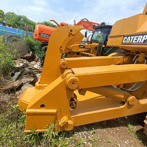 Bulldozer de orugas grande Cat D9R usado, 405HP de potencia, gran fuerza de empuje para proyectos de minería, movimiento de tierras y recuperación de terrenos. - Product Image 6