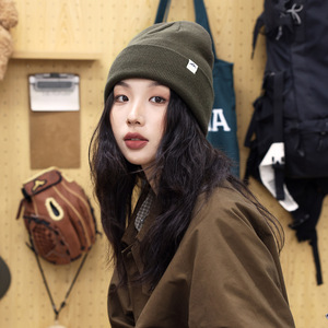 Gorro de Punto Jacquard de Invierno, Unisex, Color Verde Oliva, Gorro Acrílico Cálido para Actividades al Aire Libre - Product Image 1
