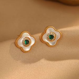 Boucles d'oreilles clous rétro géométriques en nacre, luxe léger, micro-zircon haut de gamme serti en canal, plaqué or, polyvalentes et tendance - Product Image 3