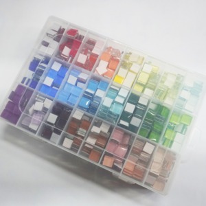 24 Colores, 1100 Piezas de Azulejos de Mosaico Mixtos para Kit de Manualidades de Mosaico DIY. Mosaicos de Cristal Cuadrados de 1 cm de Colores para Posavasos DIY. - Product Image 6