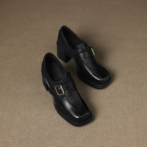 Chaussure unique en cuir pleine fleur, à bout carré, avec boucle, tendance et rétro, couleur unie, semelle souple et découpe profonde. - Product Image 1