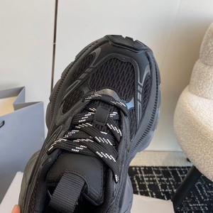 Zapatillas deportivas de diseño retro transpirables con amortiguación a la moda, zapatillas de fútbol para hombre con suela gruesa para caminar - Product Image 5