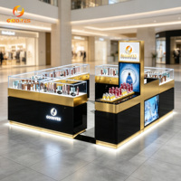 Kiosque de centre commercial haut de gamme pour cosmétiques, présentoir de parfums avec logo rétroéclairé et cadre doré, pour vitrine de meubles de maquillage
