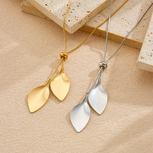 Leaf Pendant Necklace Gold Snake Chain Daily Wear Elegant Design Fine Jewelry - Product Image 3