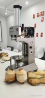 Commerciële Automatische Kokos Dunschiller En Ananas Coring Snijmachine Voor Voedselverwerkende Fabriek