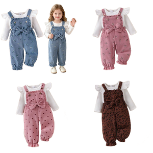 Completo Abbigliamento Bambina Primavera Autunno 2026: Top a Maniche Lunghe con Stampa Floreale a Cuori e Leopardo e Salopette in Velluto a Coste - 2 Pezzi - Abbigliamento Neonato All'ingrosso - Product Image 1