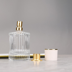 Flacone di Profumo in Vetro a Strisce Creativo 50ml con Erogatore a Pressione, Bottiglia Portatile per Cosmetici - Product Image 1