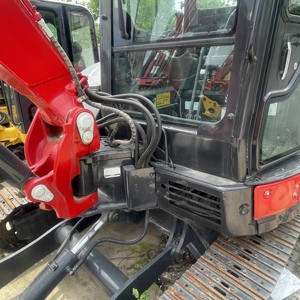 Miniexcavadora Usada YANMAR ViO55-6B de 5.5 Toneladas con Giro Cero y Orugas Hidráulicas - Product Image 4