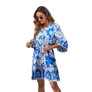 Robes décontractées <span class=keywords><strong>mi</strong></span>-longues en polyester à col en V et taille haute, imprimées, style bohème européen et américain, nouvelle collection, vente en gros - Product Image 5
