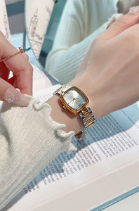 Reloj de lujo para mujer con correa delgada simple y elegante Reloj de cuarzo resistente al agua Reloj de pulsera de lujo de moda y ligero - Product Image 4