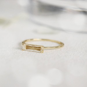 Bague en diamant de laboratoire de qualité supérieure, taille émeraude, 2,5 carats, finition plaquée or 14 carats, pour homme et femme, disponible au meilleur prix - Product Image 1