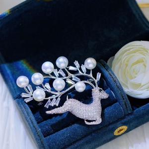 Broche de Ciervo Navideño con Incrustaciones de Circonio Japonés y Coreano 2025, Broche de Flor para el Pecho, Broche para Parejas, Accesorio para Transmisión en Vivo, Nueva Moda - Product Image 1