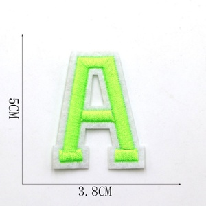 Patchs de lettres brodés 3D A-Z vert fluorescent pour vêtements, thermocollants pour T-shirt - Product Image 1