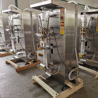 Machine d'emballage de sachets d'eau et machine d'emballage de sachets pour liquides tels que le lait, le jus et l'eau purifiée
