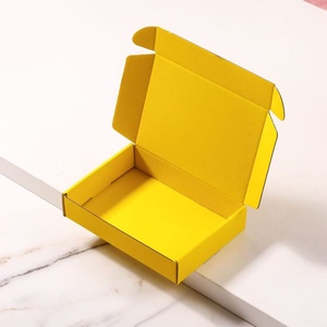 Caja <span class=keywords><strong>de</strong></span> papel Kraft corrugada plegable con logotipo personalizado, revestimiento UV para impresión en relieve, envío exprés para ropa/camisetas - Product Image 5