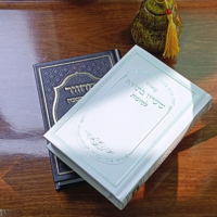 Impresión de Biblias Personalizadas en Cuero PU, con Bordes Dorados y Cubierta Rígida con Acabado en Aerosol