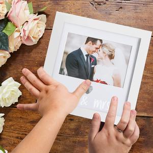 Cadre souvenir moderne en bois blanc en forme de cœur avec kit d'encre, verrouillable, anti-poussière, à fixer au mur, pour la liste de mariage et les jeunes mariés - Product Image 5