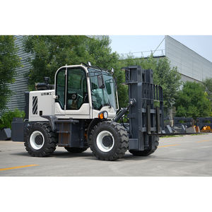 رافعة شوكية رباعية الدفع للتضاريس الوعرة بحمولة 3.5 طن طراز Shengong T35B مع ملحق ملقط للأخشاب، ارتفاع رفع 4 أمتار، معتمدة من CE - Product Image 1