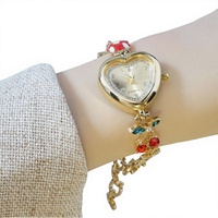 Montre en quartz dorée avec cadran en forme de cœur, aiguille de 30 mm, style vintage, décor floral de forêt, cerise, fruit, bracelet décoratif, montre mignonne pour femmes