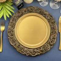 Assiette de présentation de luxe en plastique PP vert avec bordure florale vintage en relief pour la décoration de tables de mariage, banquets, hôtels et fêtes