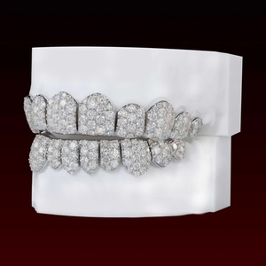 Joyería Messi, Joyería Hip Hop Personalizada, Plata 925, Oro 10K, 14K, 18K, Grillz con Diamantes Moissanite Jumbo (6 Puntas) - Product Image 2