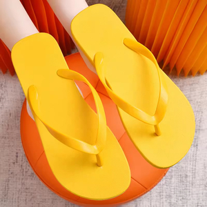 Vente en gros de tongs de plage antidérapantes personnalisées avec logo, tongs en PVC pour femmes, chaussures d'été respirantes - Product Image 4