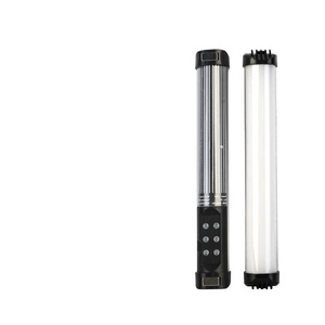 Luce Portatile Rotante per <span class=keywords><strong>Fotografia</strong></span> con LED RGB Colorati, 4 Batterie AA - Per Selfie e Uso Esterno - Product Image 5