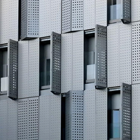 Panneau décoratif perforé en aluminium, dalle de plafond creuse, classe ignifuge, extérieur imperméable, pour studio de yoga, salle de fitness, salle de danse
