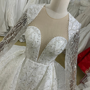 Vestido de Novia con Cuentas de Cristales Brillantes y Cola Desmontable, Modelo Lsbh27 - Product Image 3