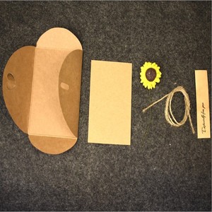 Carte de vœux vintage en papier kraft 18x12cm faite à la main avec fleurs séchées, enveloppe en corde de <span class=keywords><strong>chanvre</strong></span>, tournesol, œillet, rose, personnalisable - Product Image 6