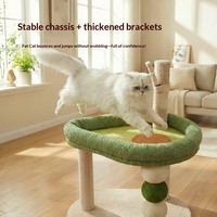 Arbre à chat avec couchage intégré, poteau à griffer en sisal et balle de jeu – Tour pour chat idéale pour les petits espaces
