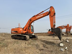 รถขุดตีนตะขาบมือสอง DOOSAN DH225LC-7 ขนาด 22 ตัน ราคาดี พร้อมเครื่องยนต์ Doosan กำลังสูง มาตรฐาน EPA CE รุ่น Dh225 Dx225 - Product Image 2