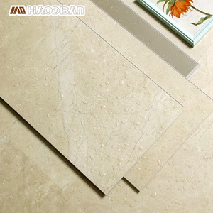 Vente en gros de carreaux de vinyle <span class=keywords><strong>PVC</strong></span> SPC aspect <span class=keywords><strong>marbre</strong></span> <span class=keywords><strong>beige</strong></span> résistant à l'usure carreaux de vinyle 4mm 5mm 6mm clic pour usage intérieur - Product Image 2