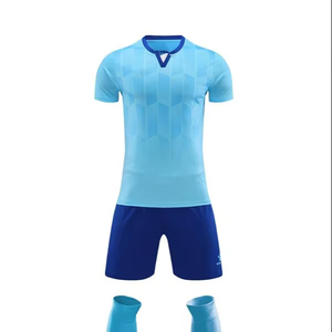 Maillots de football hautement personnalisés. Nous prenons en charge les commandes que nos concurrents n'osent pas prendre en charge. Contactez-nous pour plus d'informations. - Product Image 1
