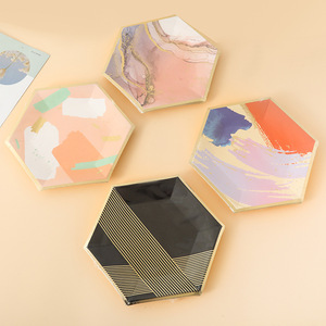 Assiettes en papier hexagonales personnalisées pour fête d'anniversaire, estampage à chaud, jetables, vente en gros - Product Image 3