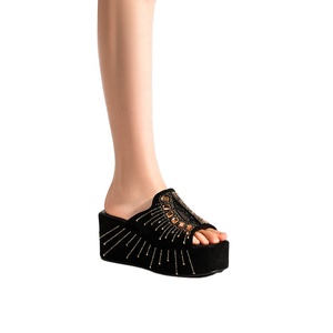 Mules compensées noires Moncheer personnalisées pour <span class=keywords><strong>femme</strong></span>, antidérapantes, à bout ouvert, avec strass dorés, pour l'été et l'extérieur - Product Image 1