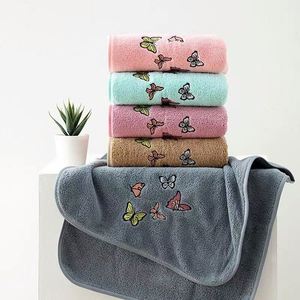 Serviette de bain en velours corail à séchage rapide, absorbante et douce, avec broderie papillon et tapis de salle de bain à poils coupés - Product Image 2